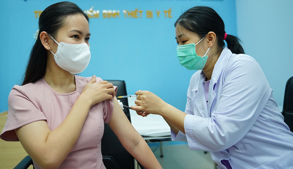 Ho Chi Minh City allowed to import COVID-19 vaccines